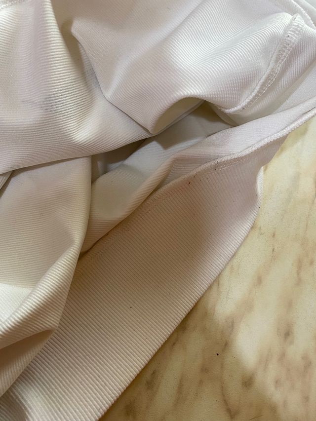 Felpa con cappuccio e disegno brillantini