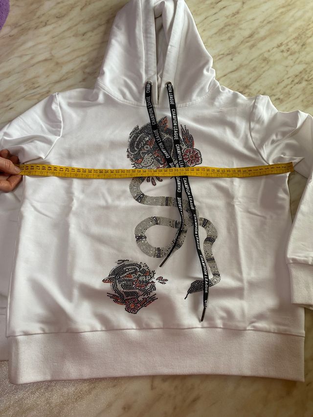 Felpa con cappuccio e disegno brillantini