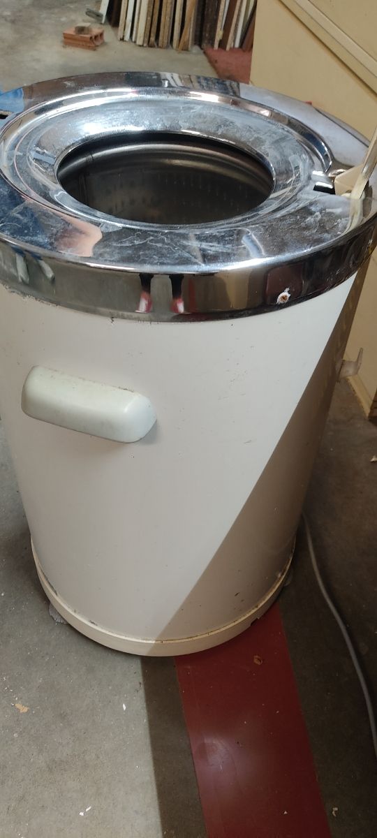 Centrifugadora AEG Blanca