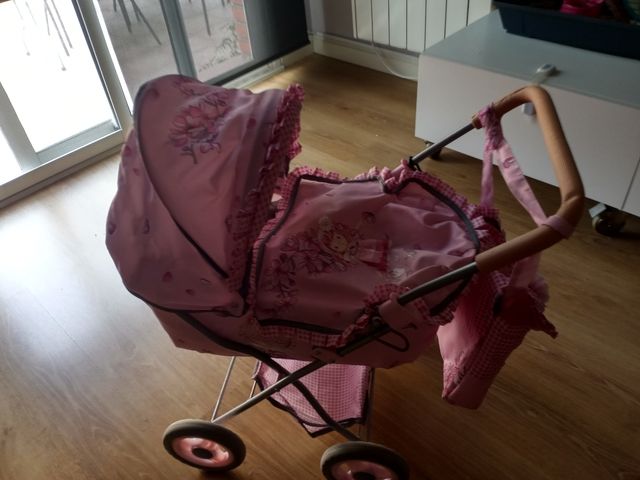 Muñeca Reborn con carrito