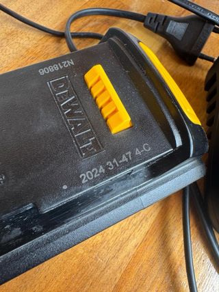 Martillo Percutor Dewalt DCH273XR 18V