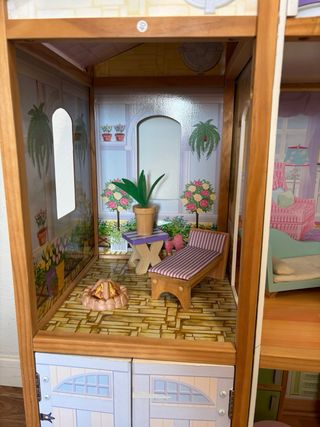 Casa delle bambole in legno