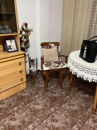 Mecedora rústica de madera