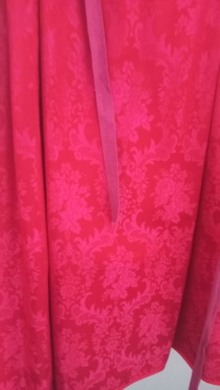Falda de baturra brocada roja y fucsia