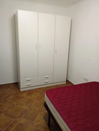 Armario blanco de madera