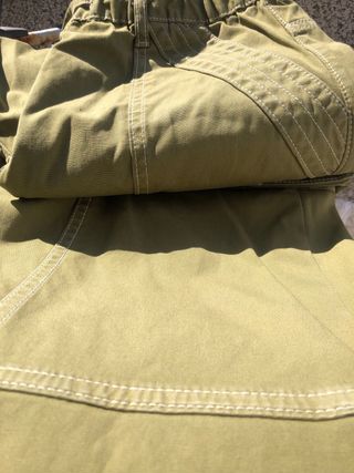 Pantalón cargo Zara verde caqui
