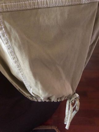 Pantalón cargo Zara verde caqui
