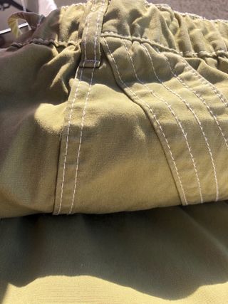 Pantalón cargo Zara verde caqui
