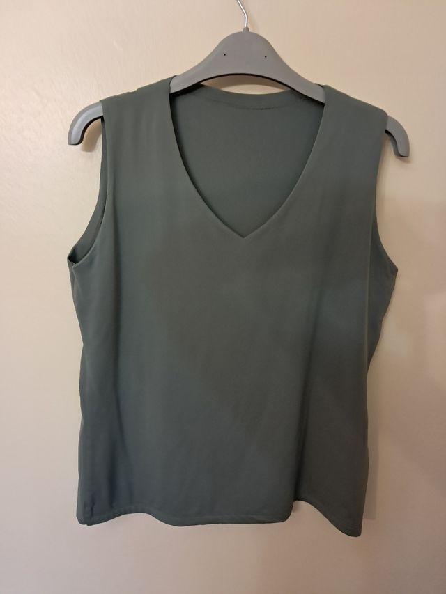 Lote de cuatro Camisetas sin mangas y manga corta