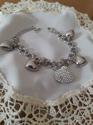 Bracciale con cuoricini