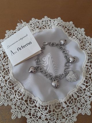 Bracciale con cuoricini