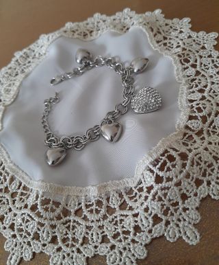 Bracciale con cuoricini