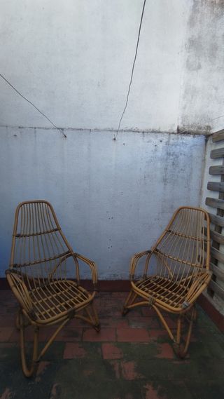 Dos sillas de mimbre