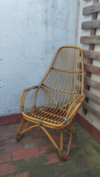 Dos sillas de mimbre