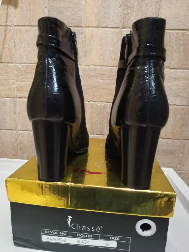 Botines de tacón ante e imitación piel negros