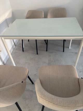 Mesa comedor cristal y metal Ikea 
