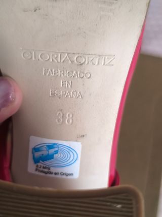 Sandalias rojas con lazo