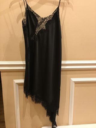 Vestido negro Zara con encaje