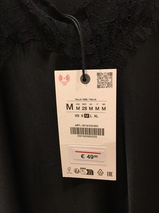 Vestido negro Zara con encaje