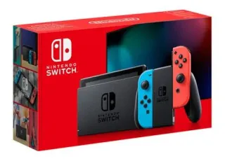 Nintendo Switch negra con mandos Azul y Rojo