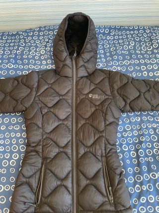 Cazadora Neak Peak negra con capucha