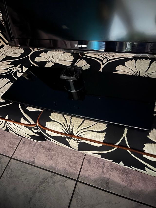 TV Samsung 40' LCD con supporto parete