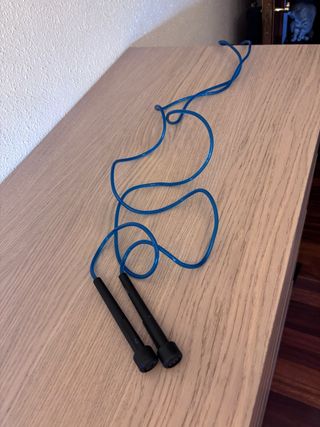 Comba para saltar azul