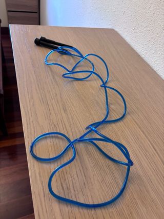Comba para saltar azul