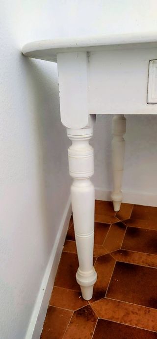 Mesa vintage blanca torneada cocina o comedor