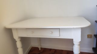 Mesa vintage blanca torneada cocina o comedor