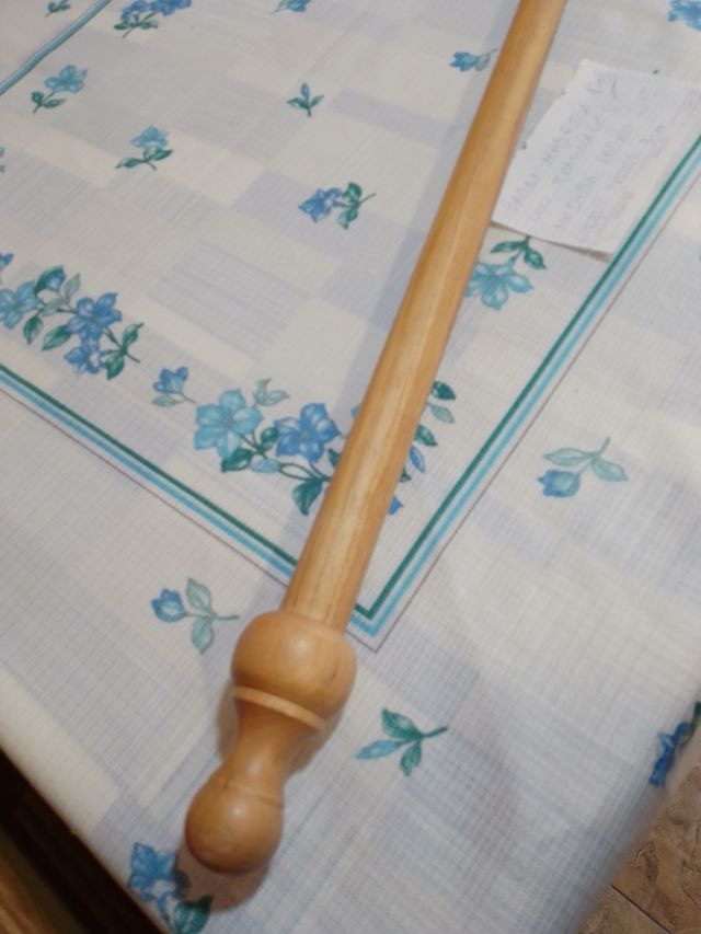 Barra de madera con terminales