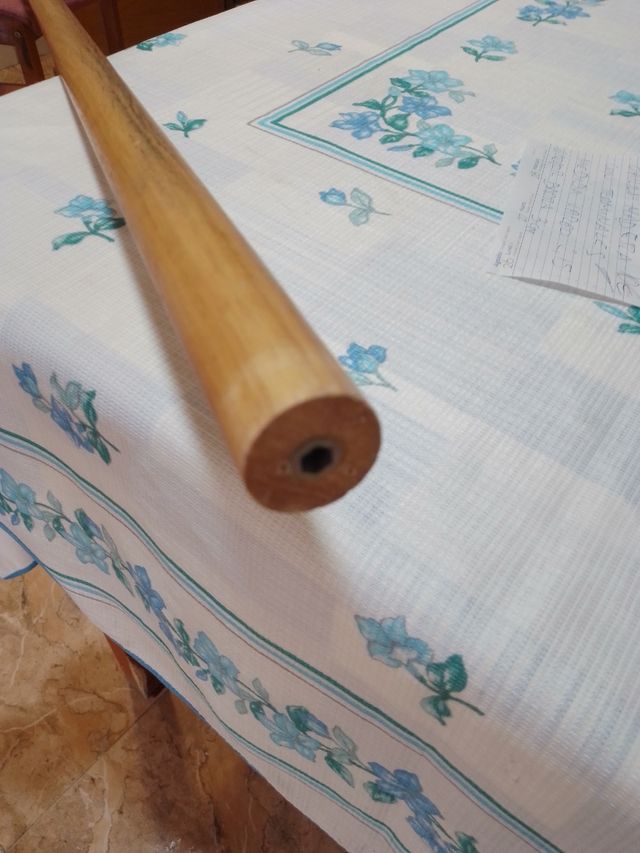 Barra de madera con terminales