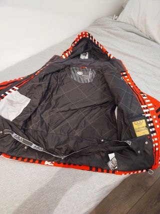 CHAQUETA SNOWBOARD/SKI IMPECABLE 