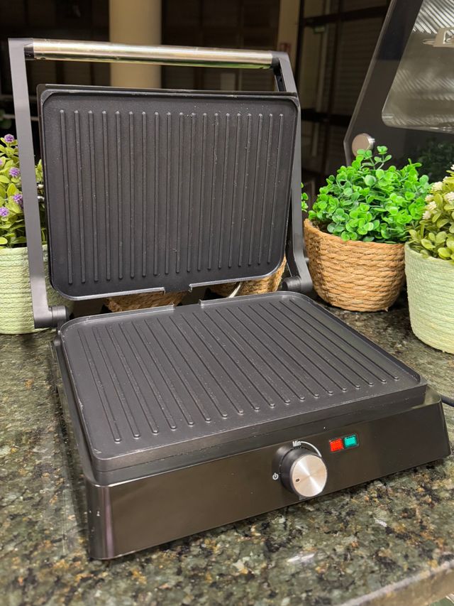 Parrilla Eléctrica 2200W Negra