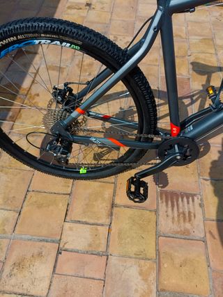 ROCKRIDER  rueda 27.5 talla L 
(Está nueva)