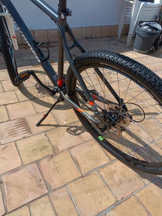 ROCKRIDER  rueda 27.5 talla L 
(Está nueva)