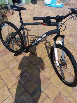 ROCKRIDER  rueda 27.5 talla L 
(Está nueva)