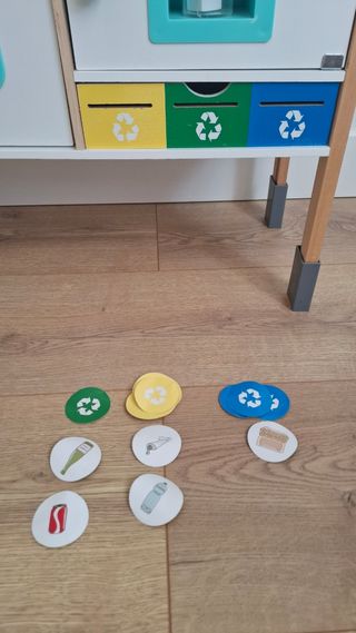 Cocinita de madera Lidl para niños y alimentos