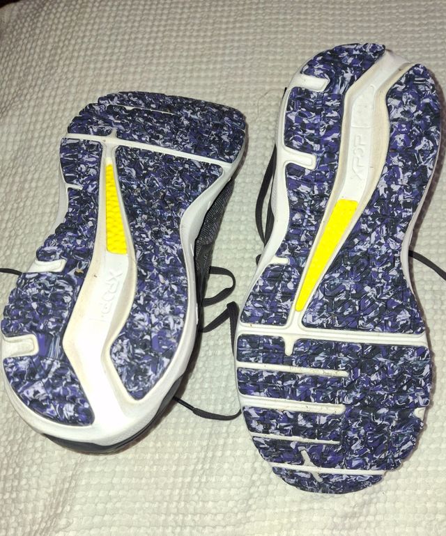 Zapatillas Mizuno Enerzy Xpop Negras y Moradas