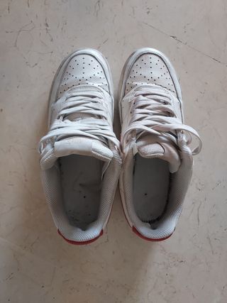 Zapatillas Nike Blancas y Rojas