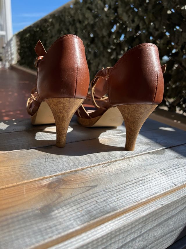 Sandalias tacón marrón plataforma