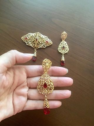 Conjunto Broche y Pendientes Dorados