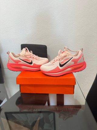 Zapatillas Nike Vomero 18 Rosa y Rojo