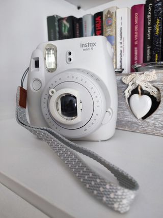 Cámara Fujifilm Instax Mini 9 Blanca