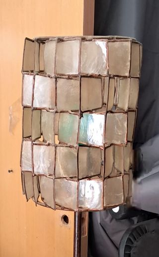Lámpara de mesa nácar y metal