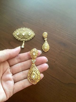 Conjunto Broche y Pendientes Dorados