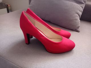 Zapatos de tacón rojos