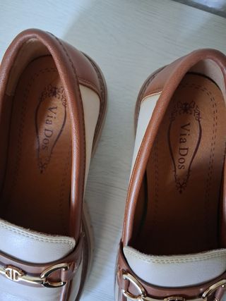 Mocasines Via Dos beige y marrón mujer