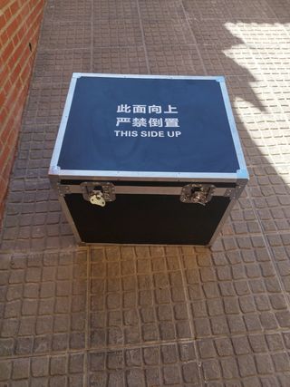Cajón para equipos de música