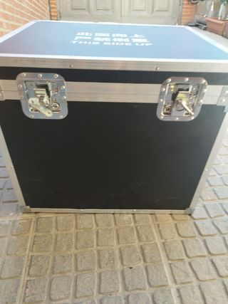 Cajón para equipos de música